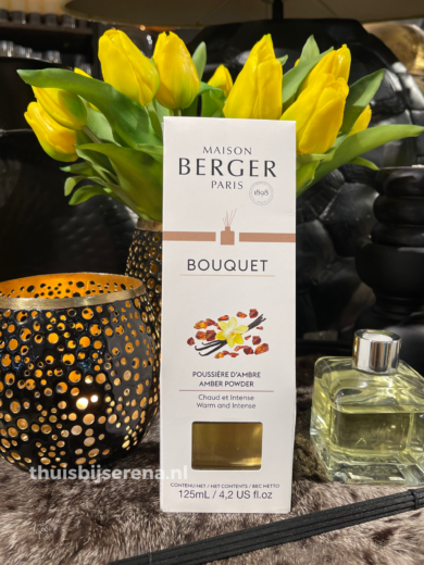 Parfumverspreider Poussière d'Ambre is een zeer sensueel huisparfum dat uw interieur zal hullen in een zeer warme en hartelijke sfeer.
