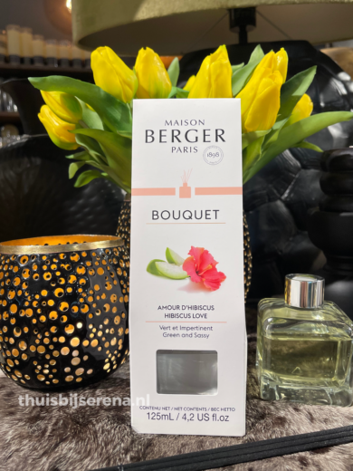 Parfumverspreider Amour d'Hibiscus is een transparante bloem, modern en licht. Een multi-sensuele en veelzijdige geur om je zintuigen aan te scherpen.