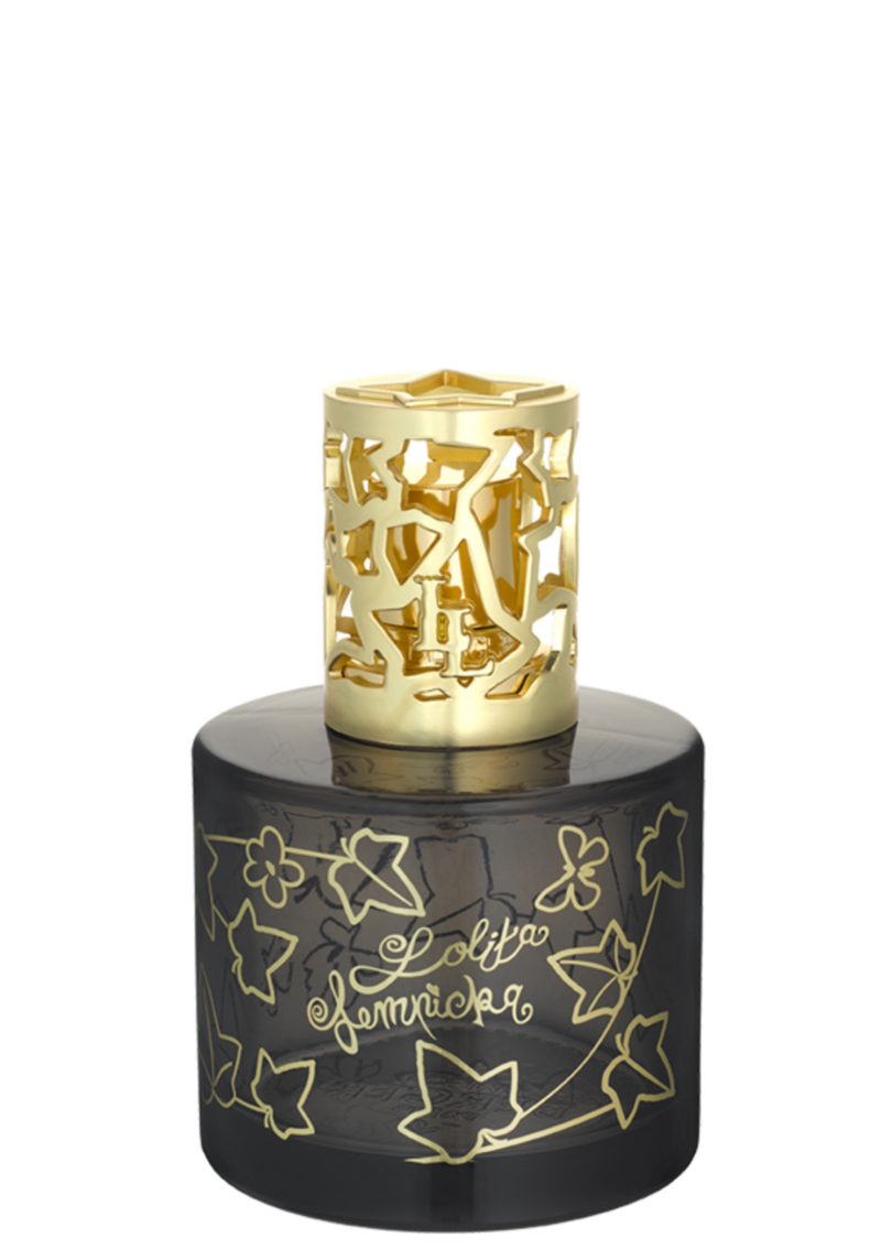Lampe Berger Pure Lolita Lempicka geeft uw dagelijkse leven een vleugje magie met deze sprookjesachtige creatie met haar verslavende parfum.
