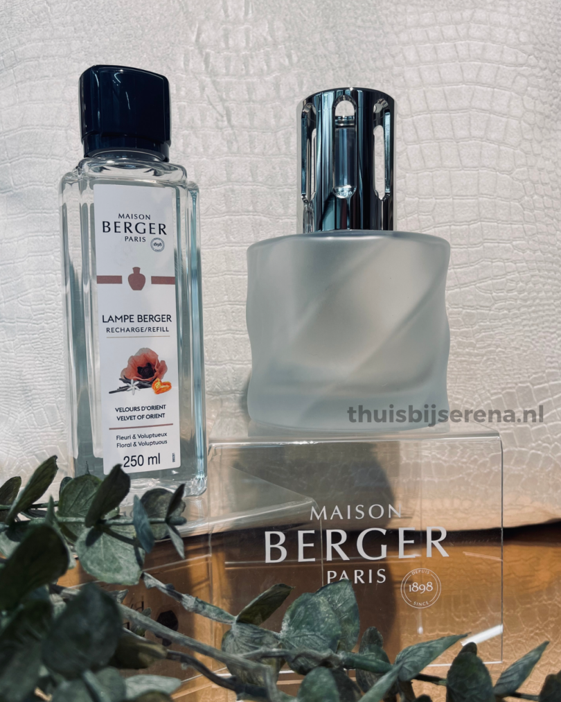 Lampe Berger giftset Spirale Givrée: een rustgevende en hedendaagse sfeer, een en al soberheid, in combinatie met een fris huisparfum!