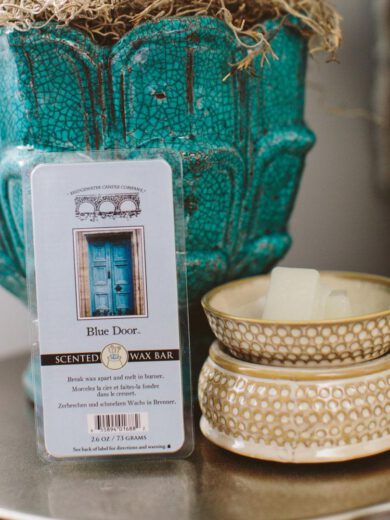 De Waxbar Blue Door is een perfecte geur om te gebruiken tijdens warme zomeravonden of om een rustige en kalme sfeer in huis te creëren.